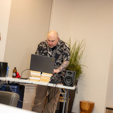 Deejay Mike (family!) in serious mode